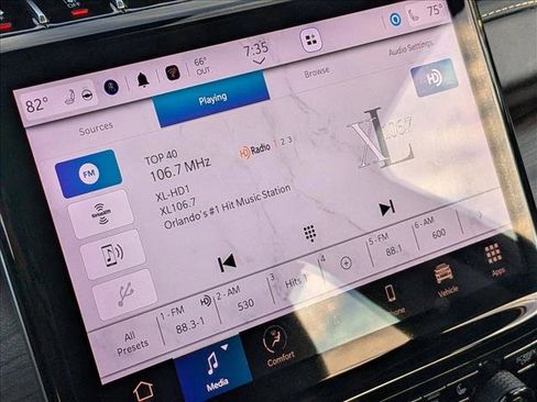 Used 2023 Jeep Grand Cherokee Limited w/ Black Appearance Package image 14