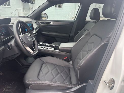 Used 2025 Volkswagen Atlas Cross Sport SE image 24