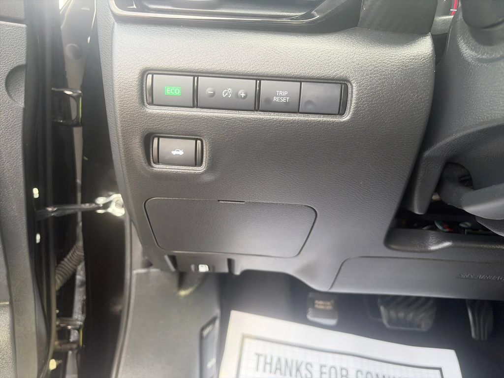 Used 2024 Nissan Sentra SV FWD image 30