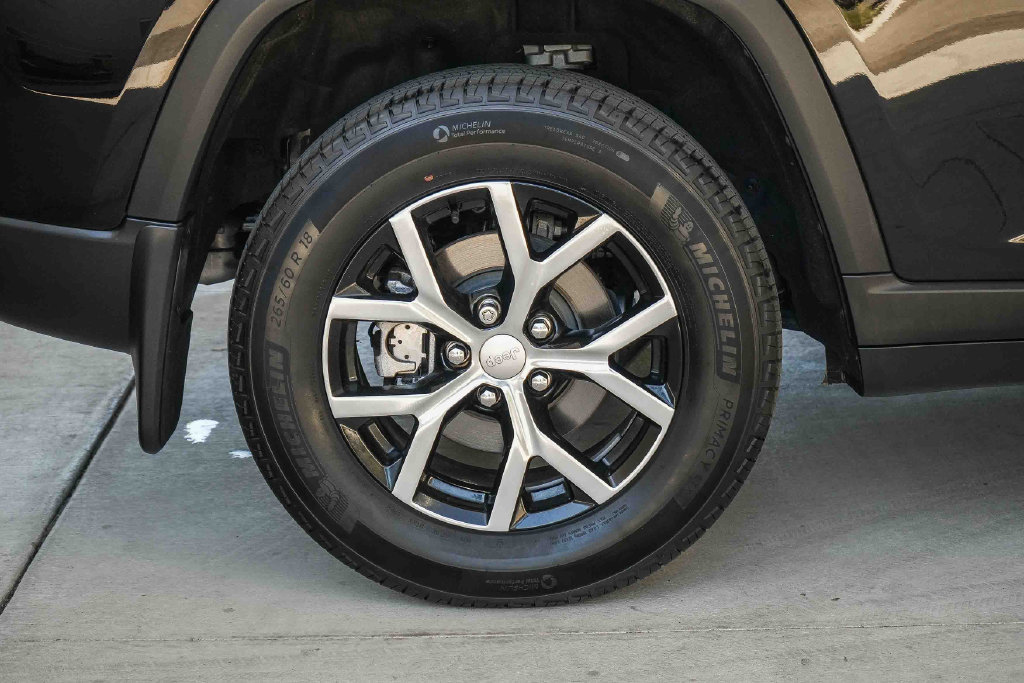 Used 2023 Jeep Grand Cherokee Limited w/ MOPAR Finishing Package RWD image 12