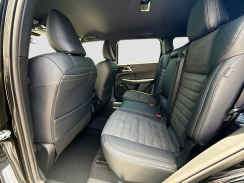 New 2026 Mitsubishi Outlander SE FWD image 25