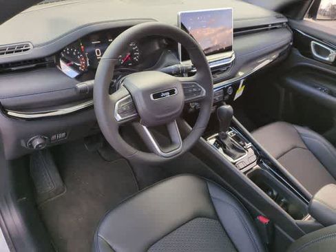 New 2026 Jeep Compass Latitude image 10