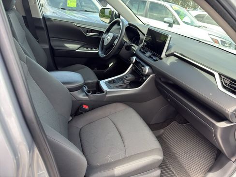 Used 2024 Toyota RAV4 XLE AWD/4WD image 18