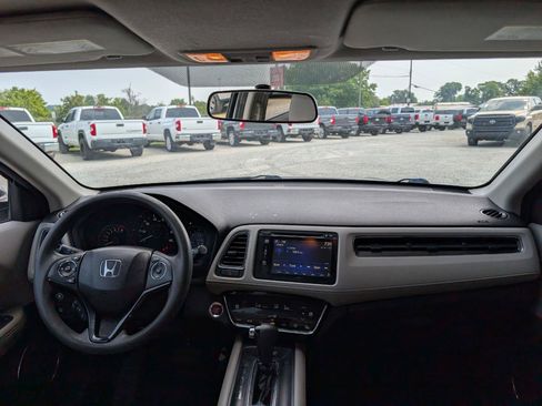 Used 2017 Honda HR-V EX image 19