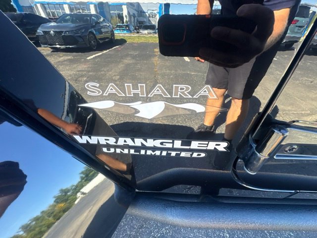 Used 2016 Jeep Wrangler Unlimited Sahara w/ Connectivity Group AWD/4WD image 16