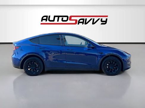 Used 2024 Tesla Model Y Long Range AWD/4WD image 8