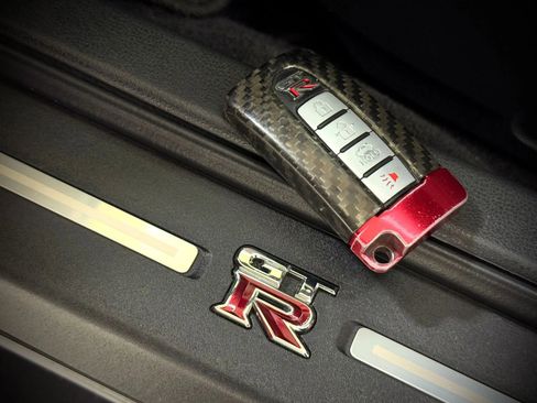 Used 2019 Nissan GT-R Premium w/ Premium Interior Package image 29