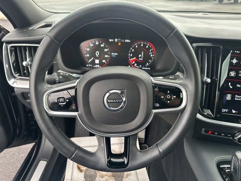 Used 2021 Volvo S60 T8 R-Design image 10