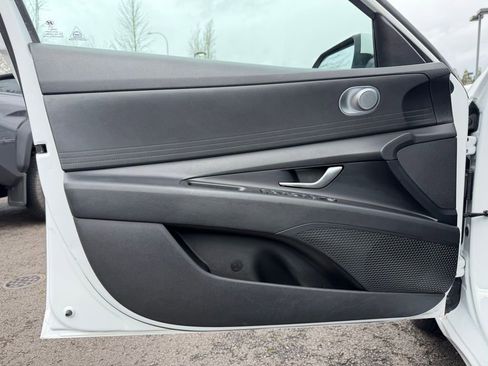 Used 2021 Hyundai Elantra SEL image 12