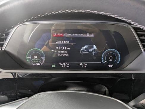 Used 2022 Audi e-tron Premium Plus w/ Premium Plus Package image 27