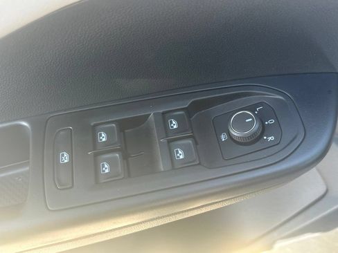 Used 2026 Volkswagen Taos SE w/ Panoramic Sunroof Package AWD/4WD image 16