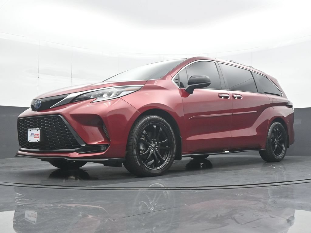 Used 2024 Toyota Sienna XSE FWD image 29