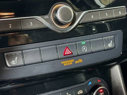 Used 2017 INFINITI QX30 AWD image 22