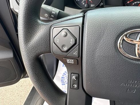Used 2017 Toyota Tacoma SR AWD/4WD image 21