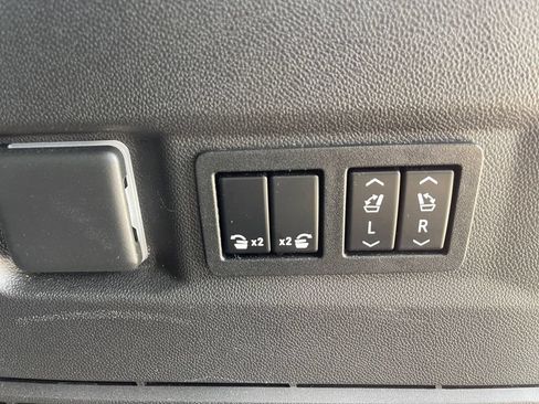 Used 2022 Chevrolet Tahoe LT w/ Luxury Package RWD image 29