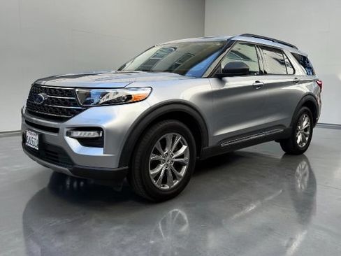 Used 2020 Ford Explorer XLT w/ Equipment Group 202A AWD/4WD image 1