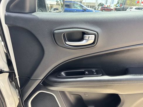 Used 2021 Jeep Compass Latitude FWD image 14