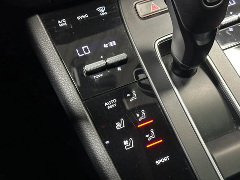 Used 2023 Porsche Macan Turbo AWD/4WD image 41