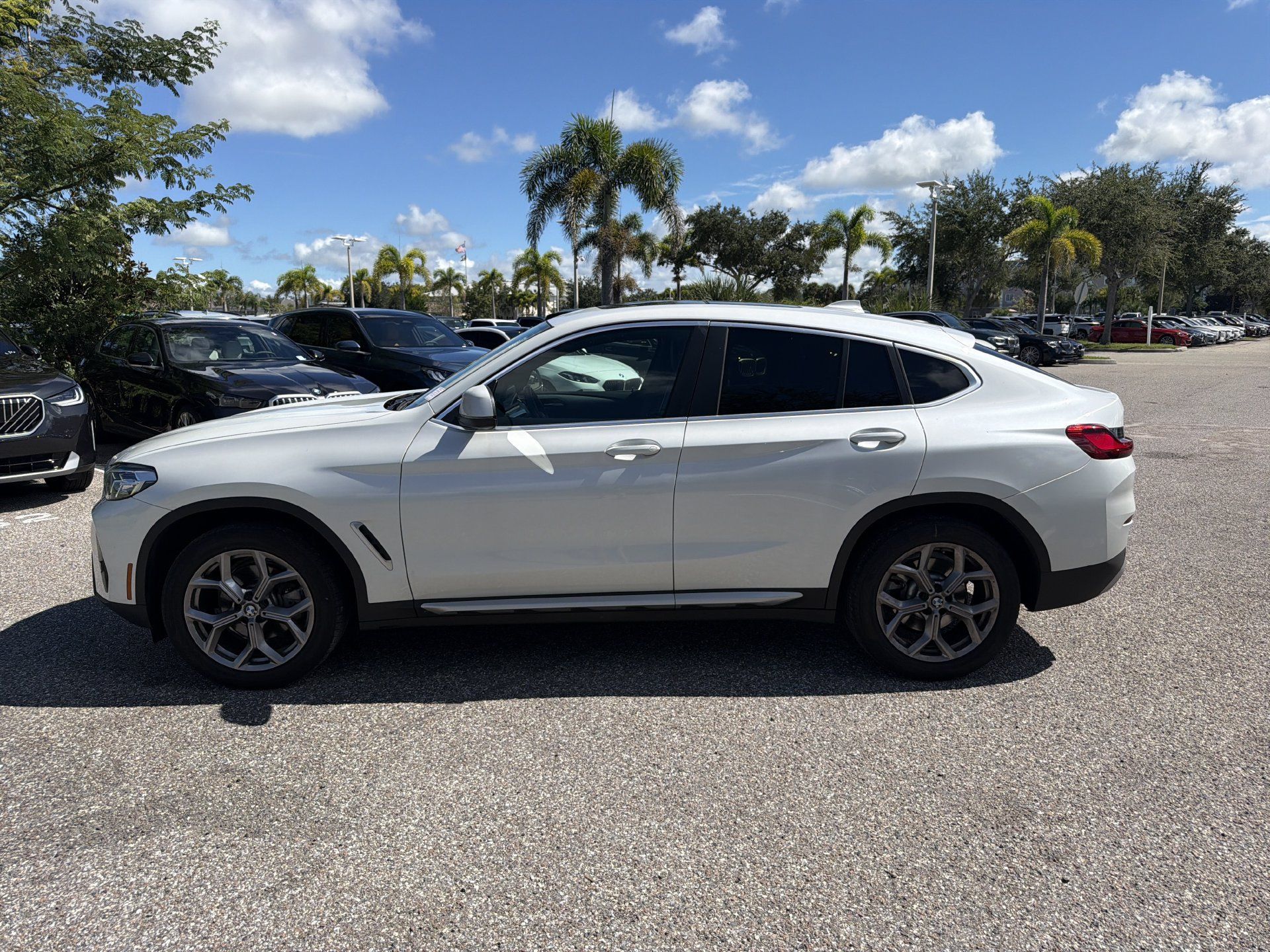 Used 2023 BMW X4 xDrive30i w/ Premium Package AWD/4WD image 7