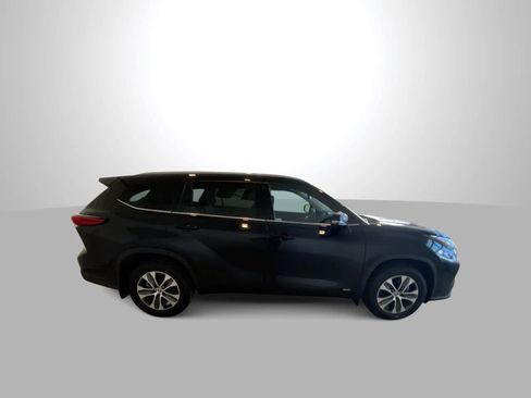 Used 2022 Toyota Highlander XLE image 9