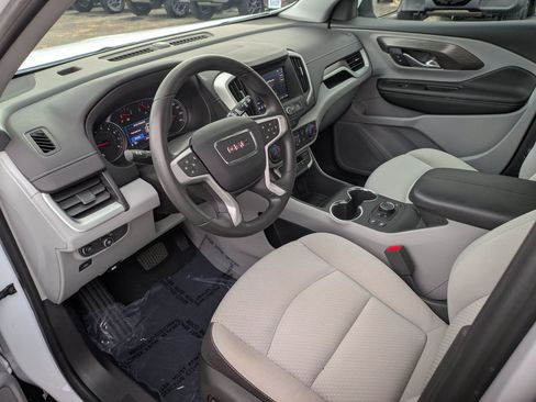 Used 2022 GMC Terrain SLE w/ Driver Convenience Package image 9