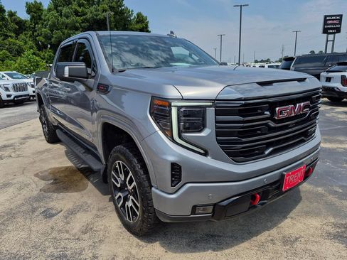 Used 2024 GMC Sierra 1500 AT4 w/ Technology Package AWD/4WD image 3