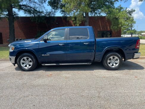 Used 2019 RAM 1500 Laramie AWD/4WD image 2