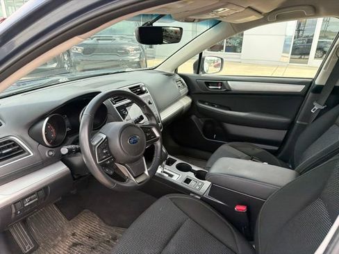 Used 2018 Subaru Outback 2.5i Premium w/ Popular Package #1 AWD/4WD image 9