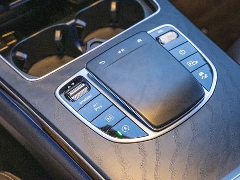 Used 2022 Mercedes-Benz GLC 300 image 17