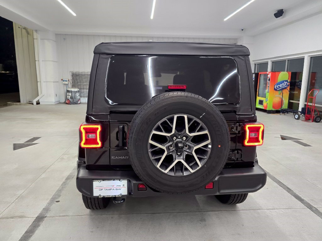 Used 2026 Jeep Wrangler Unlimited Sahara AWD/4WD image 5