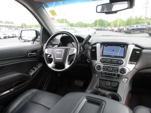 Used 2019 GMC Yukon XL SLT w/ Graphite Performance Edition AWD/4WD image 29
