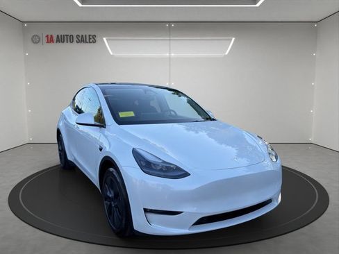 Used 2024 Tesla Model Y Long Range AWD/4WD image 7