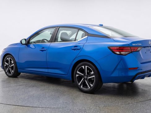 Used 2025 Nissan Sentra SV image 6