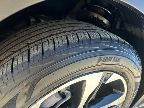 Used 2024 Chevrolet Trax RS w/ Sunroof Package FWD image 25