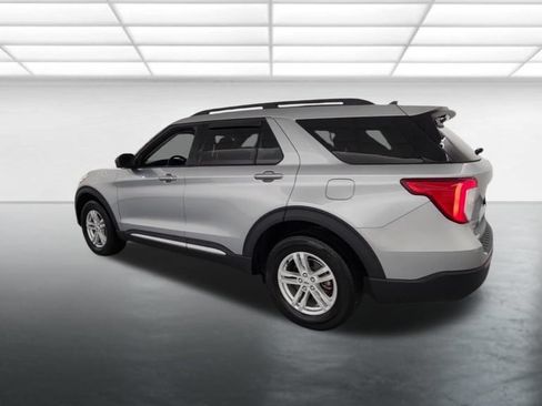 Used 2023 Ford Explorer XLT AWD/4WD image 6