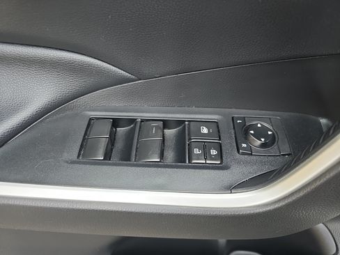 Used 2020 Toyota RAV4 LE FWD image 27