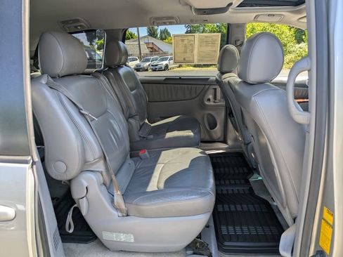 Used 2005 Toyota Sienna FWD image 35