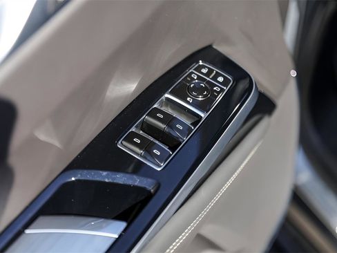 Used 2025 Cadillac Escalade Sport Platinum w/ LPO, ONYX Package image 22