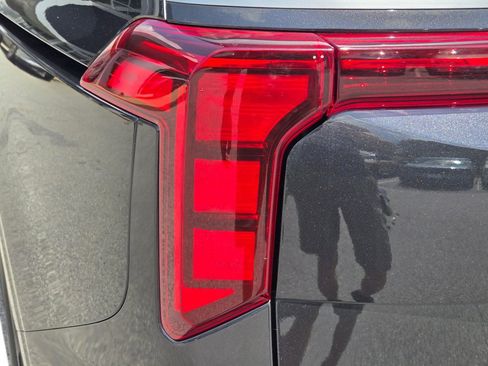 Certified 2026 Kia Carnival LXS FWD image 11