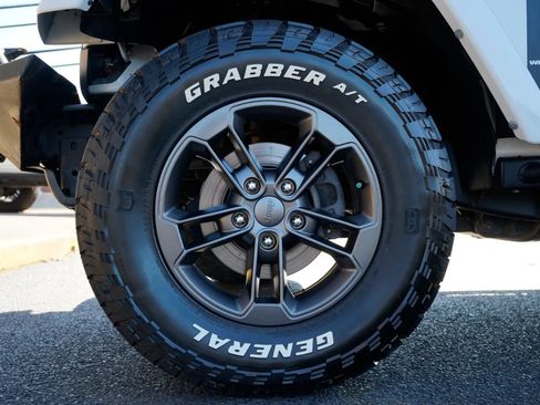 Used 2018 Jeep Wrangler Sport AWD/4WD image 15