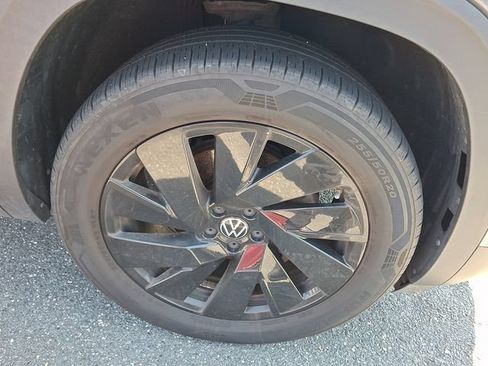 Used 2024 Volkswagen Atlas Cross Sport SE AWD/4WD image 4