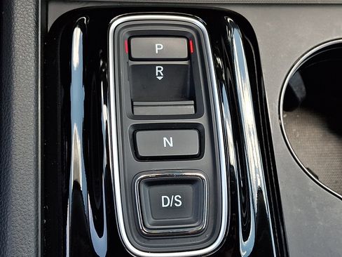 Used 2025 Honda Pilot EX-L image 16