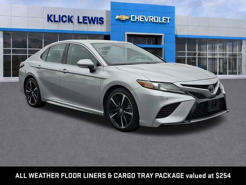 Used 2018 Toyota Camry XSE FWD image 1