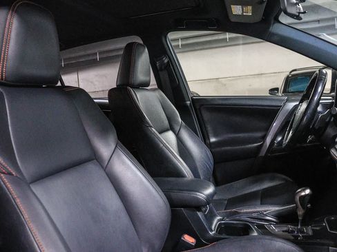 Certified 2018 Toyota RAV4 SE FWD image 19