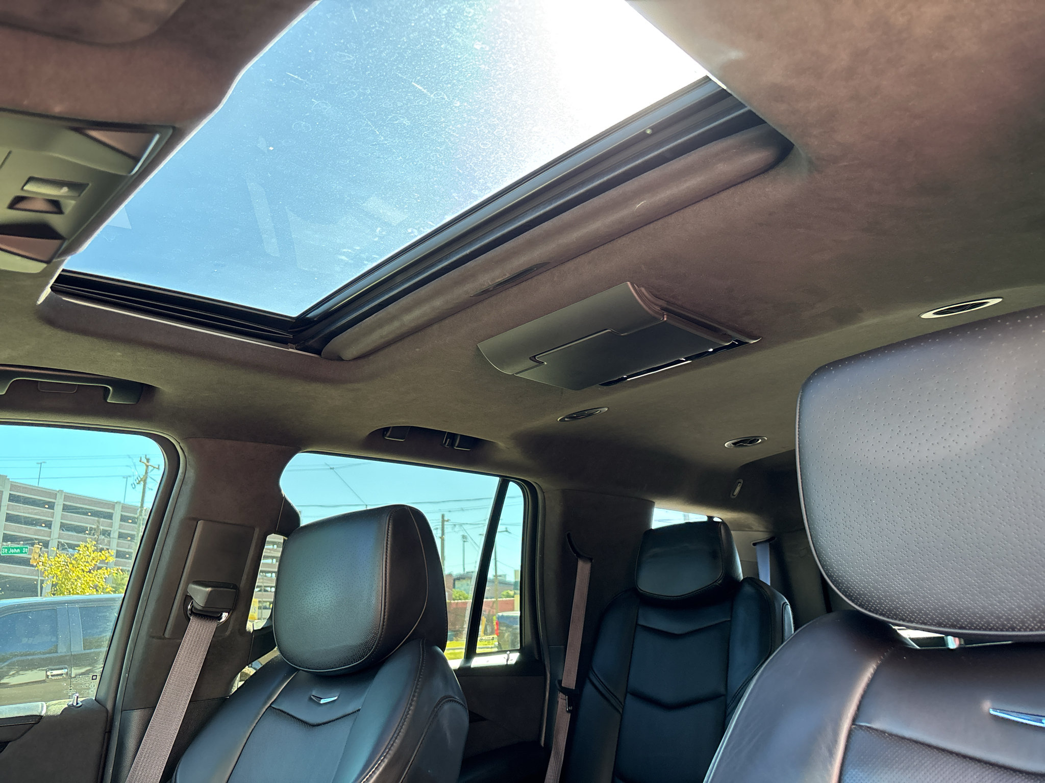 Used 2015 Cadillac Escalade Platinum AWD/4WD image 17