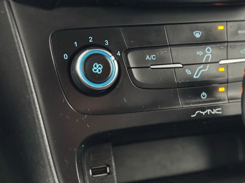 Used 2015 Ford Focus SE image 25