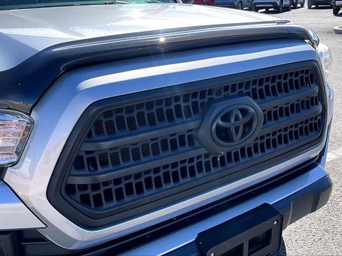 Used 2016 Toyota Tacoma TRD Off-Road image 32