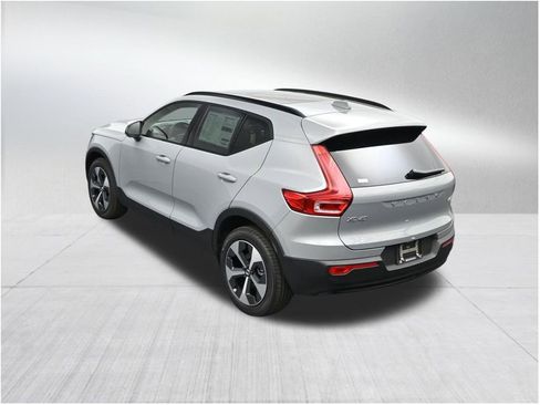 New 2026 Volvo XC40 B5 Plus w/ Protection Package Premier AWD/4WD image 15