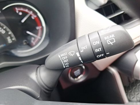 Used 2025 Toyota RAV4 XLE w/ Convenience Package FWD image 23