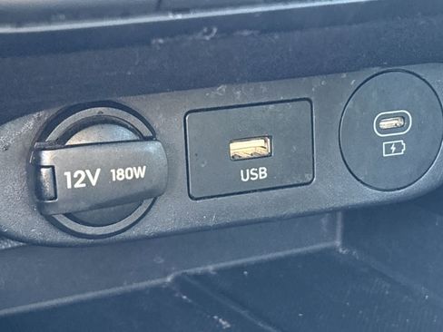 Used 2024 Hyundai Elantra Limited image 35